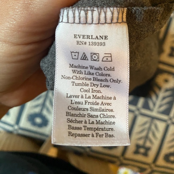 Lot of 4 Everlane Women's Organic Cotton V-Neck T-Shirts, Size XL - Picture 6 of 8